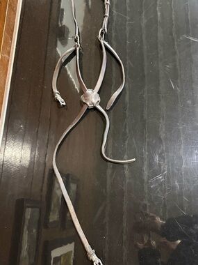Edgewood figure 8 bridle attachment for horses